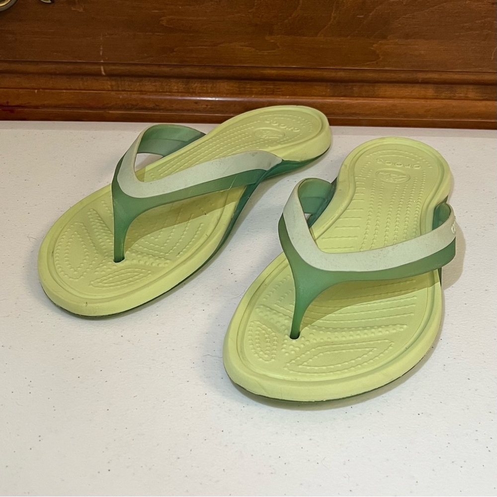 Crocs Flip Flop Sandals | Two Tone Green | Women’s 11